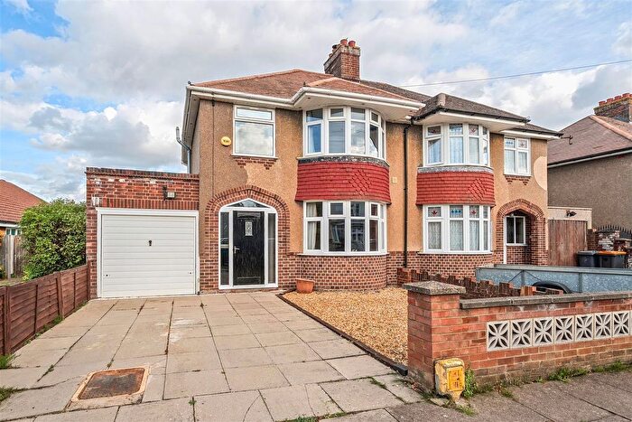 3 Bedroom Semi-Detached House For Sale In Sandy Road, Bedford, MK41