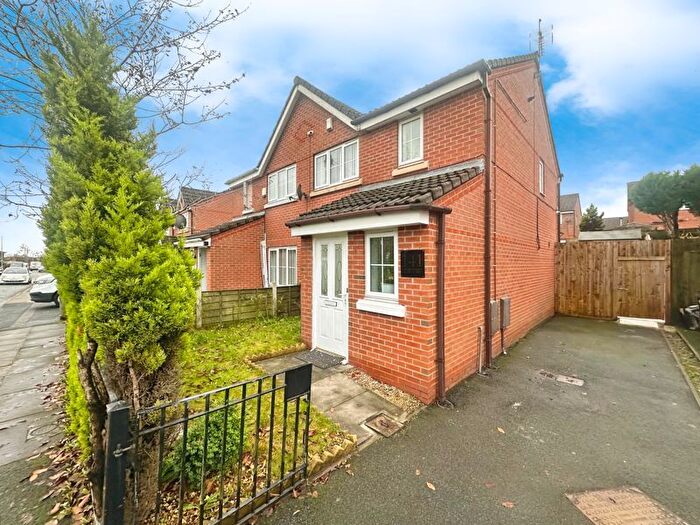 3 Bedroom Semi Detached House For Sale In Willow Street, Bury, BL9