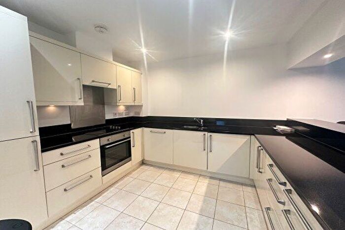 3 Bedroom Flat To Rent In River Crescent, Nottingham, NG2