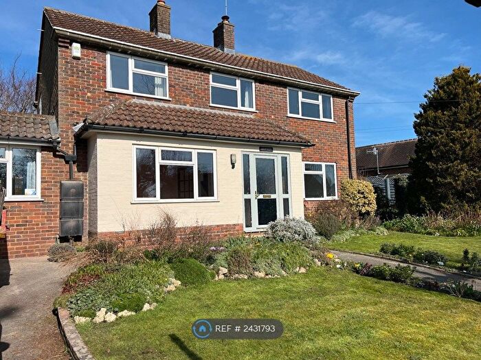4 Bedroom Detached House To Rent In Newchapel Road, Lingfield, RH7