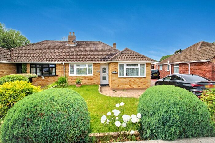 2 Bedroom Detached House For Sale In Haydon View Road, Swindon, SN25