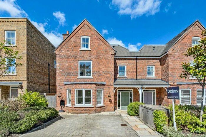 5 Bedroom Terraced House To Rent In Barrons Chase, Richmond, TW10