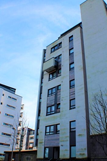 2 Bedroom Flat To Rent In Colonsay View, Granton, Edinburgh, EH5