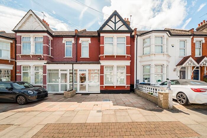 3 Bedroom Terraced House To Rent In Belsize Avenue, London, N13