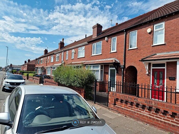 3 Bedroom Terraced House To Rent In Oldham Road, Manchester, M24