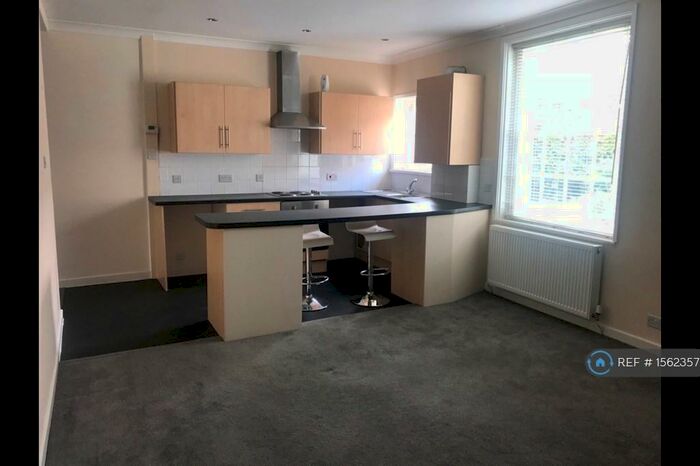 2 Bedroom Flat To Rent In High Street, Rochester, ME1