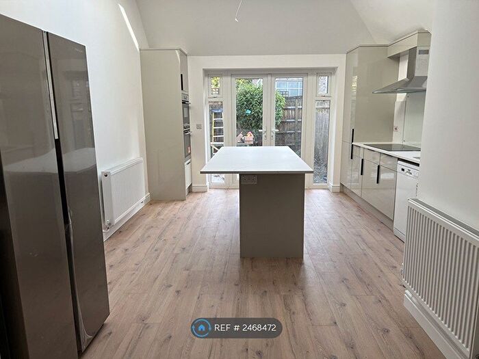 6 Bedroom Semi-Detached House To Rent In Upper Tooting Park, London, SW17