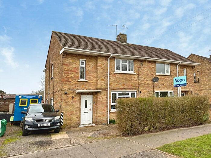 3 Bedroom Semi Detached House For Sale In Scawby Crescent, Lincoln, LN6