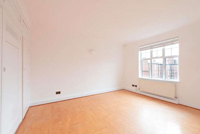 Apartment To Rent In Belsize Grove, London, NW3