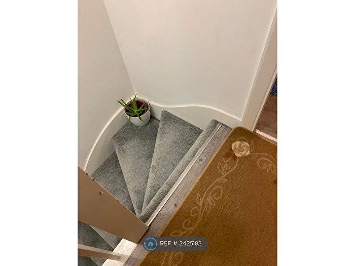 2 Bedroom Terraced House To Rent In Oatlandrive, Slough, SL1