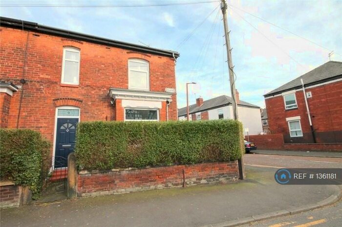 3 Bedroom Semi-Detached House To Rent In Dale Street, Stockport, SK3