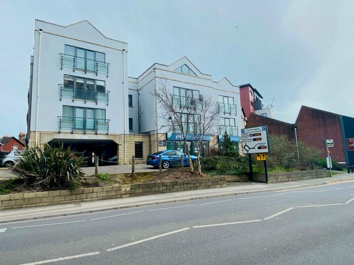 2 Bedroom Flat To Rent In Denmark Road, Poole, BH15