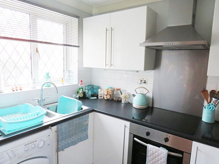 2 Bedroom Property To Rent In Highclere Way, Chandlers Ford, Eastleigh, SO53