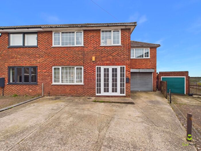 4 Bedroom Semi Detached House For Sale In Dashwood Close, Bexleyheath, Kent, DA6