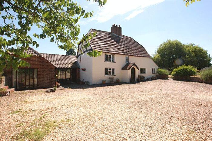 4 Bedroom Detached House For Sale In Triangle Lane, Titchfield, PO14