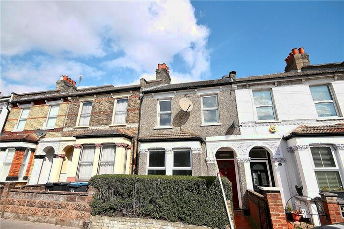 2 Bedroom Flat To Rent In Stanger Road, London, SE25