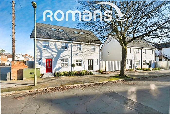 3 Bedroom Semi-Detached House To Rent In Osborne Road, Farnborough, GU14