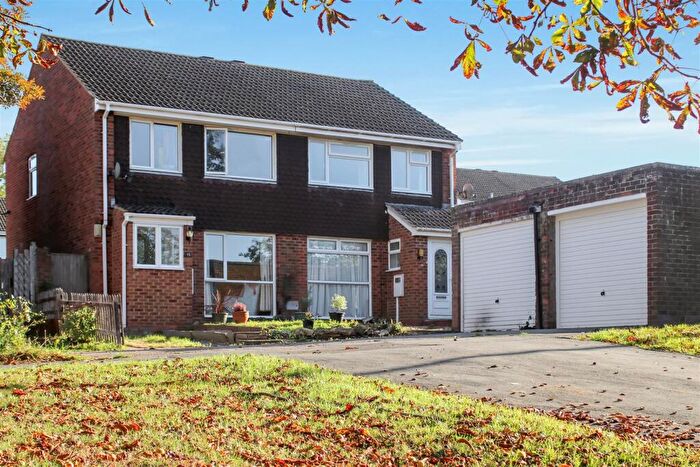 3 Bedroom House For Sale In Redbridge, Stantonbury, Milton Keynes, MK14