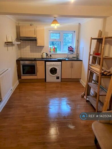 1 Bedroom Flat To Rent In Aldworth Close, Reading, RG30