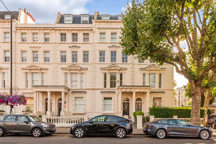 2 Bedroom Flat For Sale In Randolph Avenue, Little Venice, W9