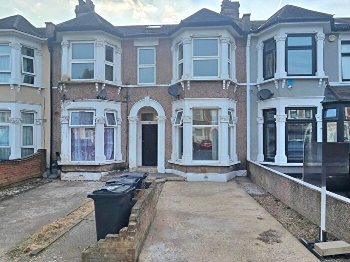1 Bedroom Flat For Sale In Elgin Road, Ilford, IG3