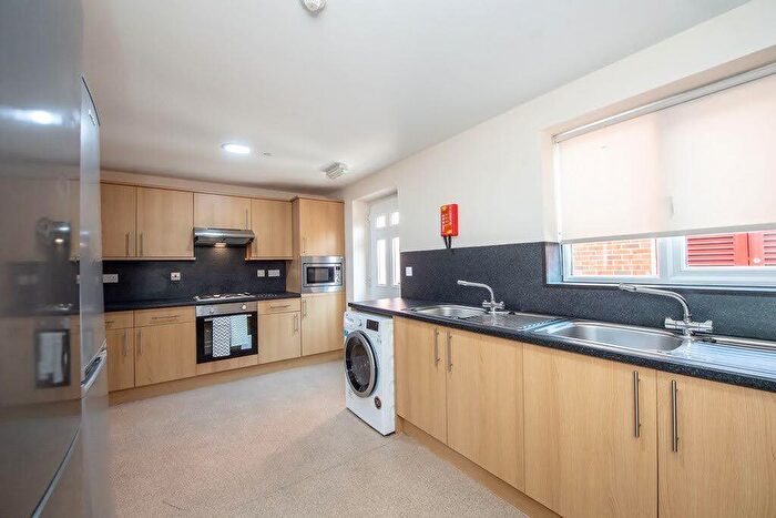 7 Bedroom Terraced House To Rent In Williamson Court, Smithdown Lane, Liverpool, L7