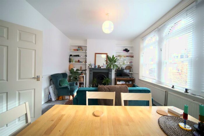 3 Bedroom Flat To Rent In Hampden Road, London, N8