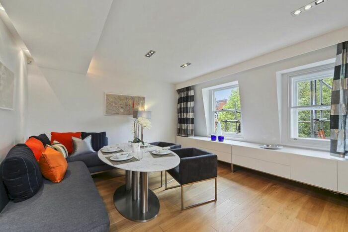 3 Bedroom Flat To Rent In Cadogan Square, London, SW1X