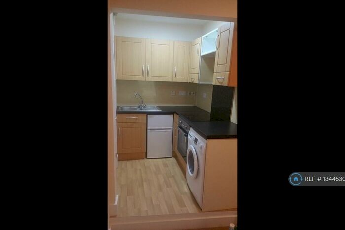 Studio To Rent In Dallow Road, Luton, LU1
