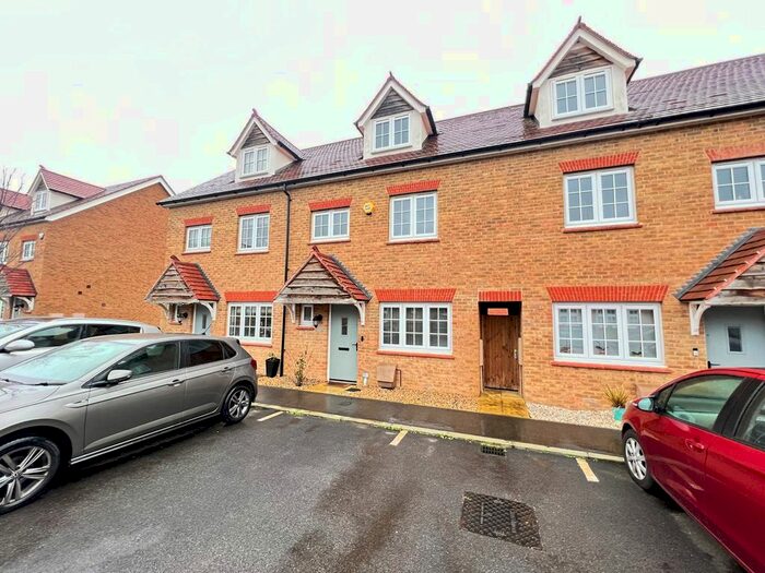 4 Bedroom Terraced House To Rent In Kiln Way, Halling, Rochester, ME2