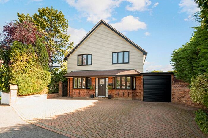 4 Bedroom Detached House For Sale In St Michaels Close, Walton-On-Thames, KT12