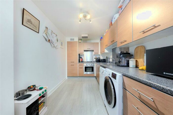 2 Bedroom Flat To Rent In Caledonian Road, London, N7