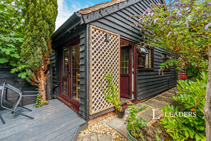 1 Bedroom Flat To Rent In Beaver Close, Chichester, PO19