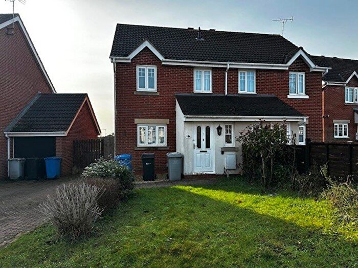 3 Bedroom Property To Rent In Oakham Close, Desborough, Kettering, NN14