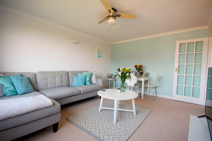 1 Bedroom Flat To Rent In Greenacres, Central Avenue, Peacehaven, BN10