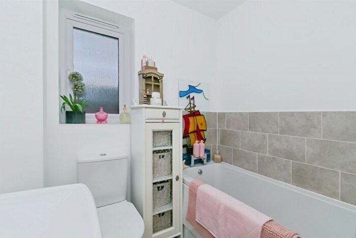 3 Bedroom End Terrace House For Sale In Ffordd Pentre, Barry, CF62