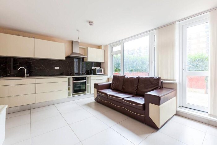 4 Bedroom Maisonette To Rent In New Place Square, Bermondsey, London, SE16