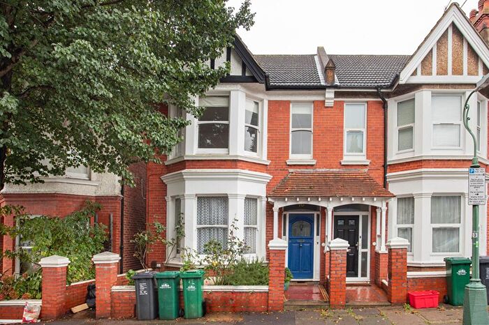 2 Bedroom Flat For Sale In Glendale Road, Hove, BN3