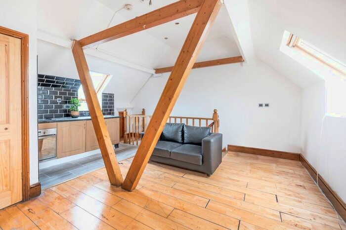 Studio To Rent In Golders Green Road, Golders Green, London, NW11