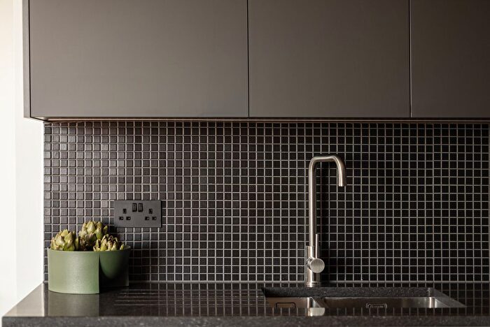 2 Bedroom Flat For Sale In Middle Road, London, W7