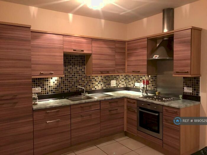 2 Bedroom Flat To Rent In Beech House, Manchester, M22