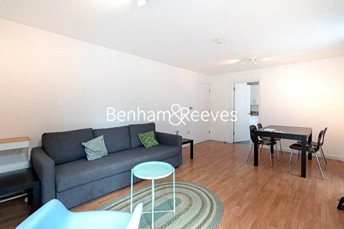 2 Bedroom Flat To Rent In Killick Street, London, N1