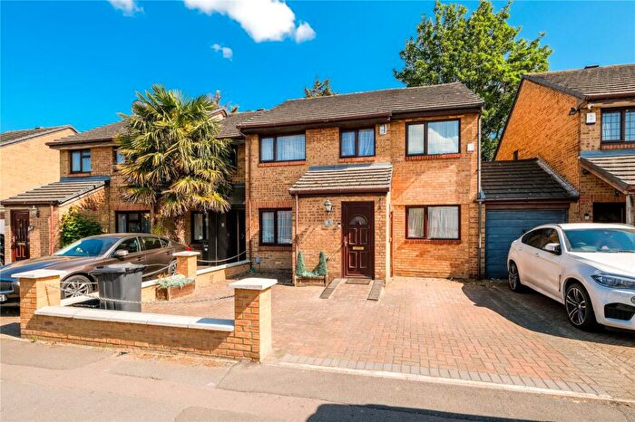 4 Bedroom End Of Terrace House For Sale In Palmer Road, Dagenham, Essex, RM8
