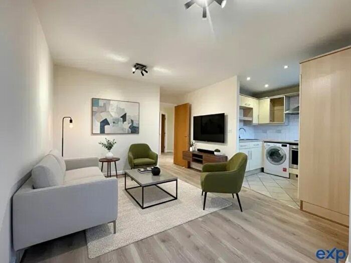 2 Bedroom Apartment To Rent In Edmunds House, Hemnall St, Epping, CM16