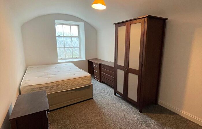 3 Bedroom Flat To Rent In Hanover Square, Leeds, LS3