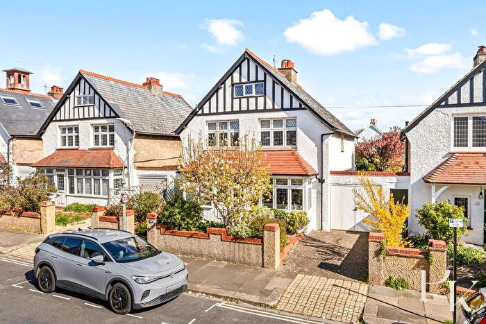 3 Bedroom Detached House For Sale In Raphael Road, Hove, BN3