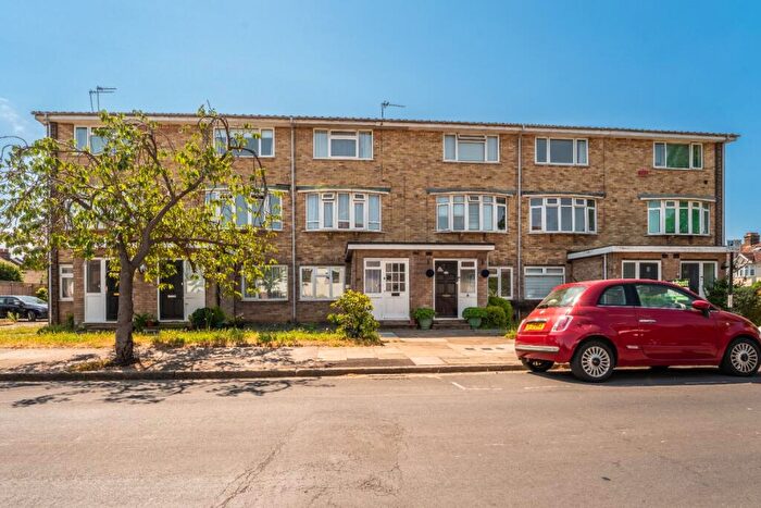 2 Bedroom Ground Maisonette To Rent In Parkview Road, Eltham, London, SE9