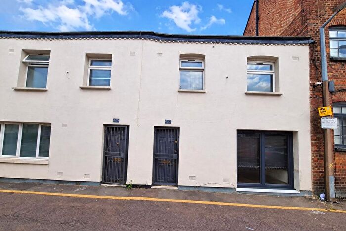 Studio To Rent In Colina Mews, London, N15