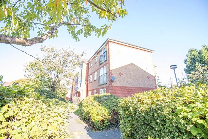 2 Bedroom Flat To Rent In Blackthorn Close, Cambridge, CB4
