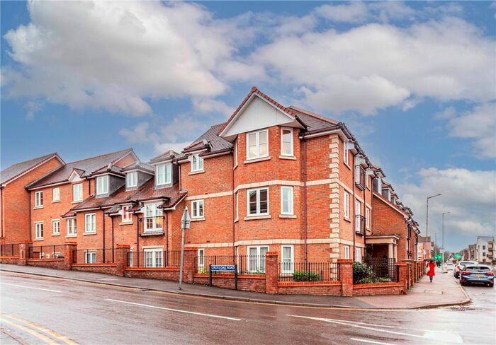 2 Bedroom Flat To Rent In High Street, Berkhamsted, Hertfordshire, HP4